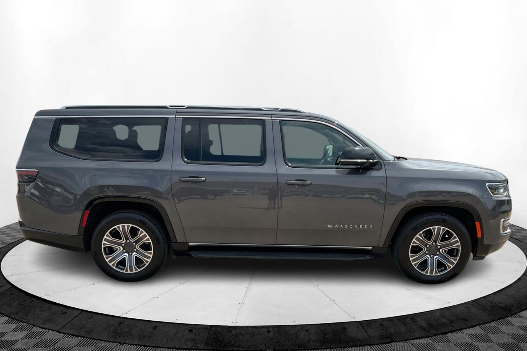 Used 2023 Jeep Wagoneer L Series II image 6