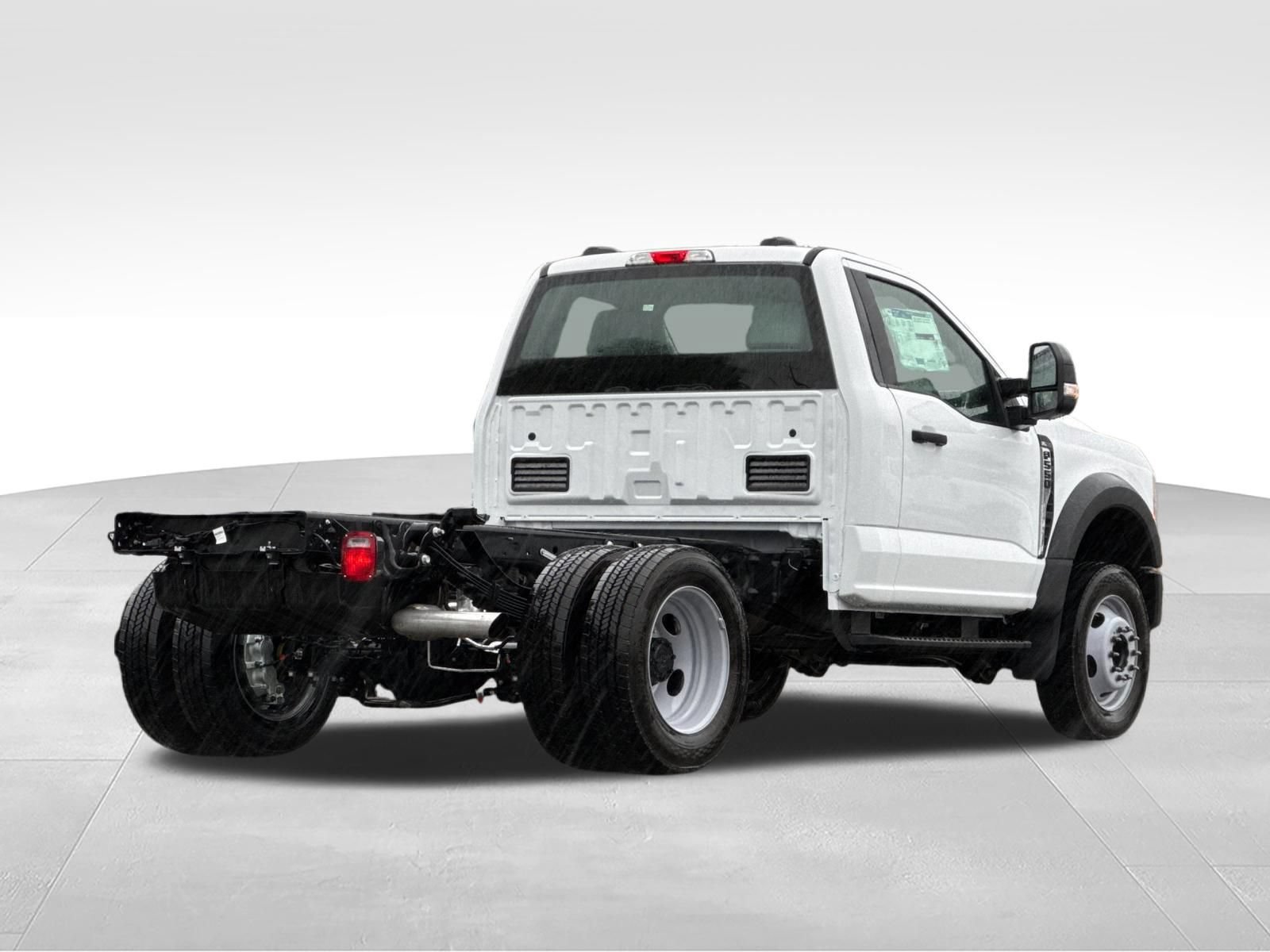 New 2025 Ford F550 2WD Regular Cab Super Duty image 3