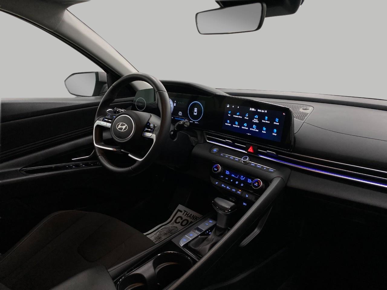 Used 2025 Hyundai Elantra SEL image 18