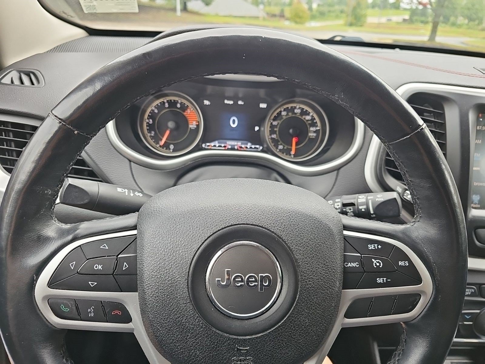Used 2017 Jeep Cherokee Trailhawk w/ Cold Weather Group AWD/4WD image 20