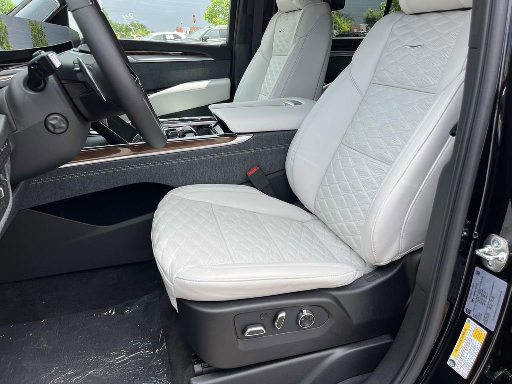 New 2026 Cadillac Escalade ESV Platinum Sport AWD/4WD image 25