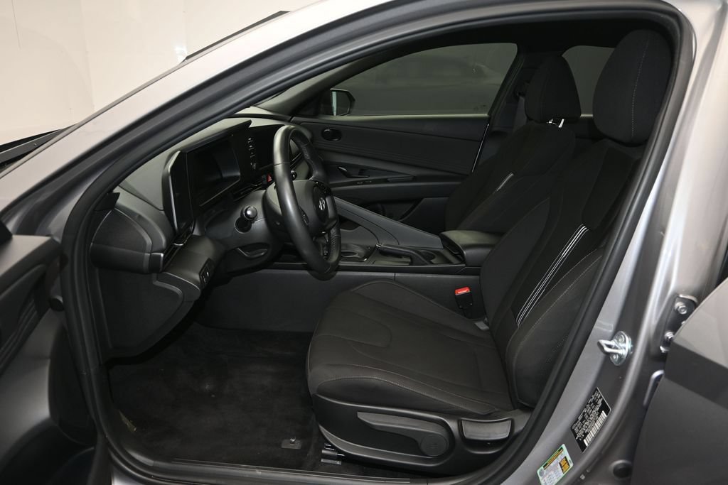 Used 2025 Hyundai Elantra Sport FWD image 16