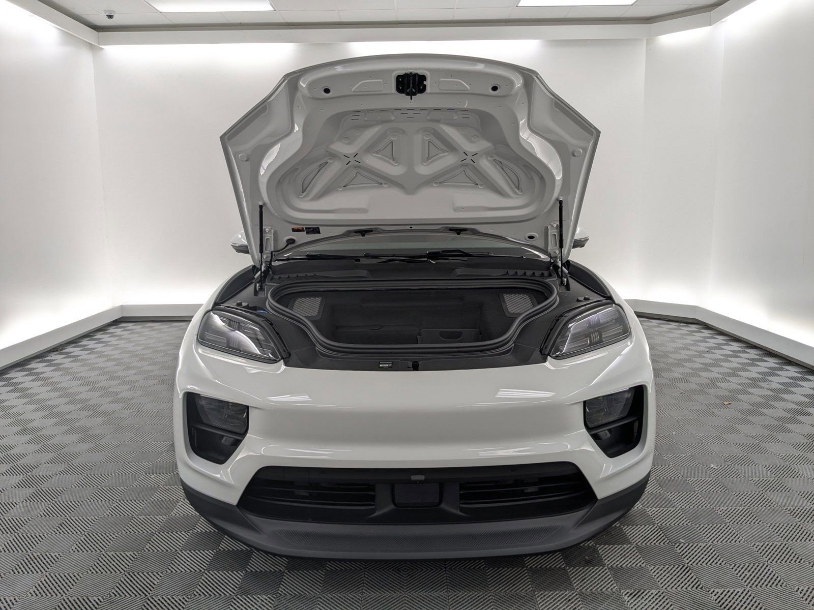 New 2025 Porsche Macan 4 Electric image 25