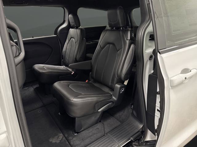 New 2026 Chrysler Pacifica Select image 28