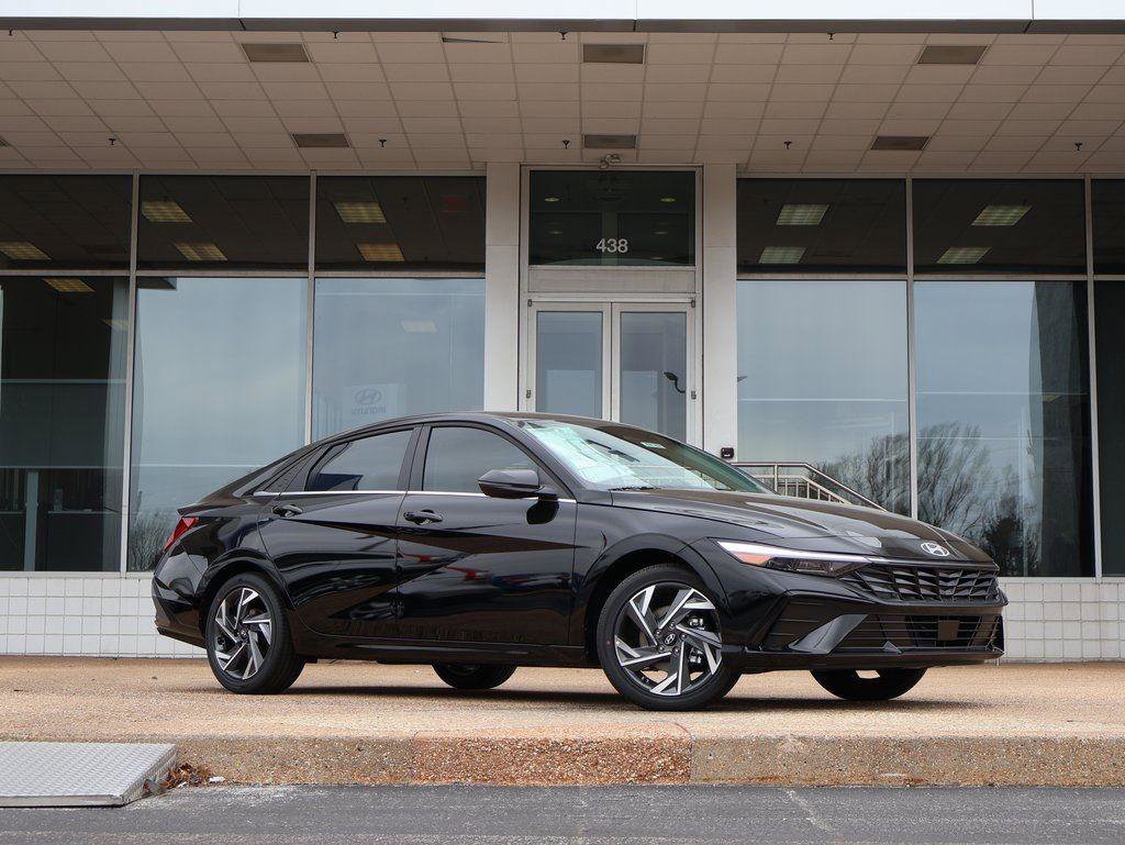 New 2026 Hyundai Elantra Limited image 2