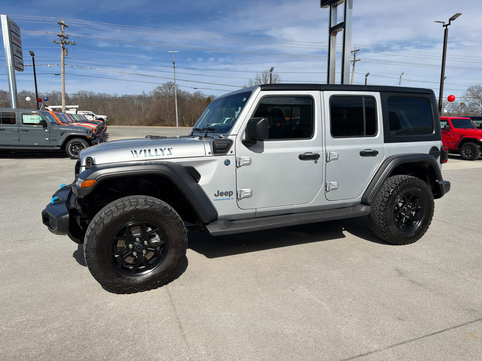 Used 2024 Jeep Wrangler Willys image 2