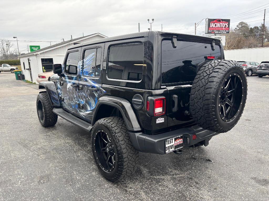 Used 2018 Jeep Wrangler Unlimited Sahara w/ Uconnect 4C Nav & Sound Group AWD/4WD image 3