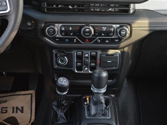 Used 2025 Jeep Wrangler Unlimited Sahara w/ Safety Group image 19