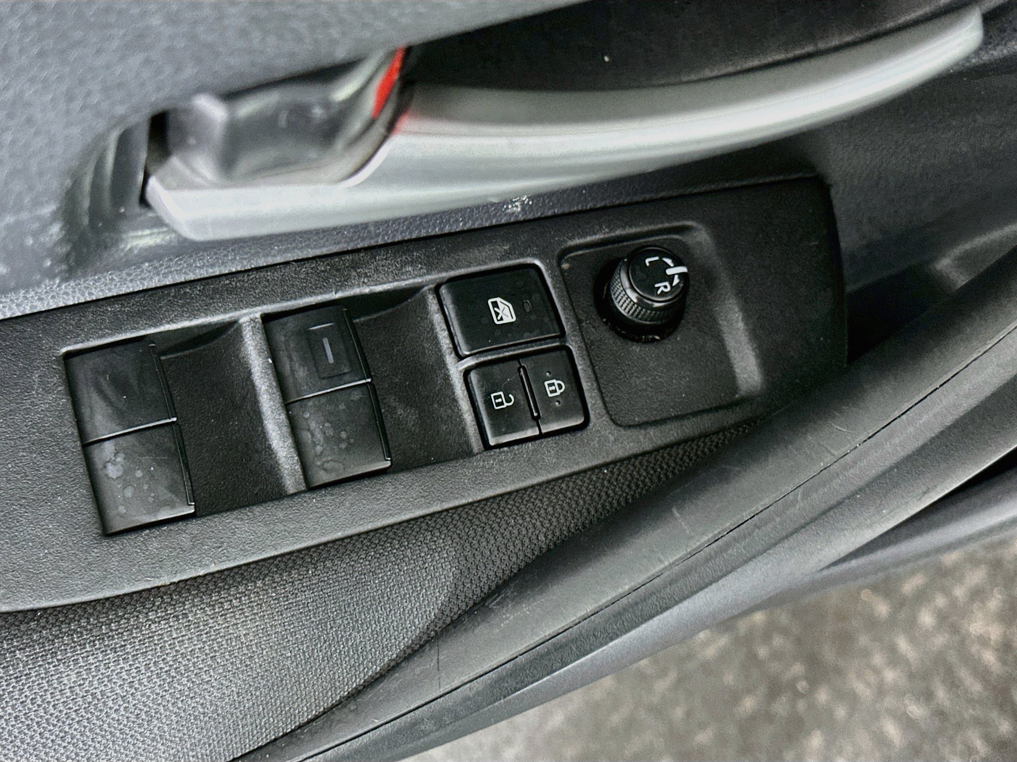 Used 2020 Toyota Corolla LE FWD image 15