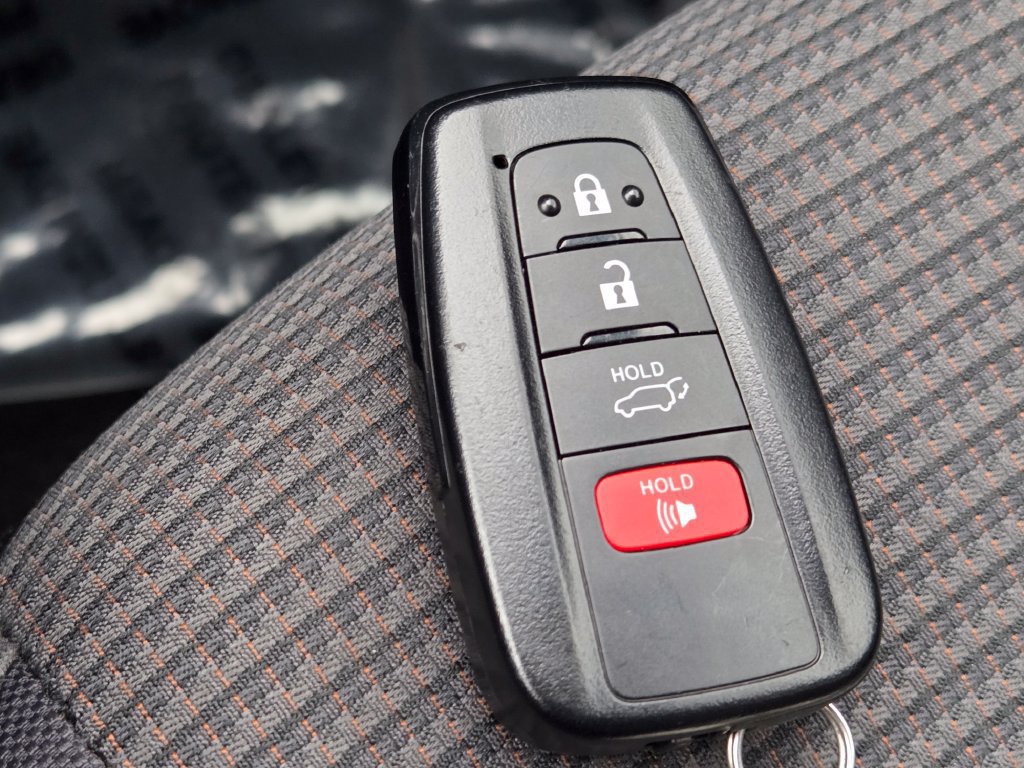 Used 2022 Toyota Highlander LE AWD/4WD image 33
