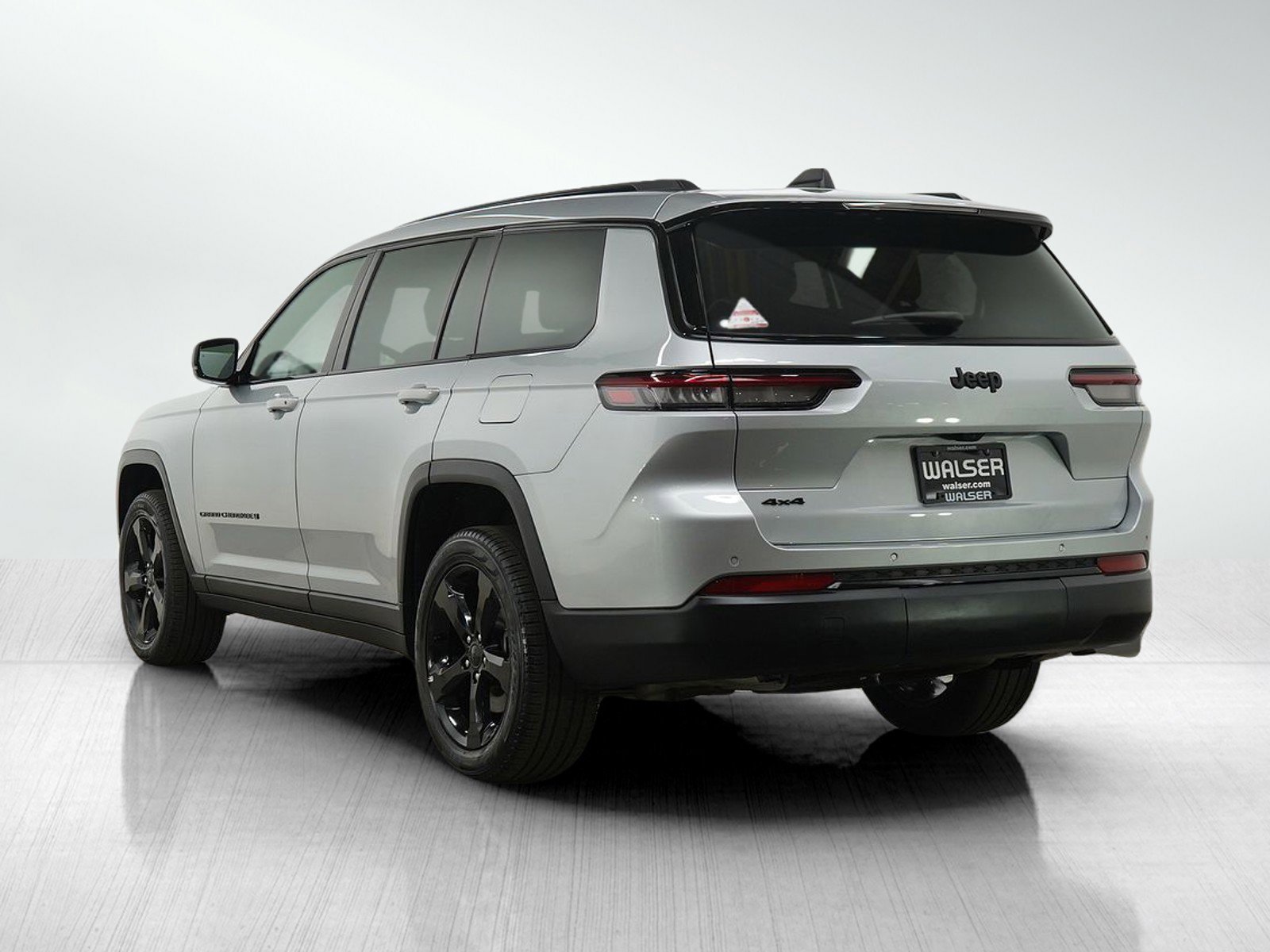 Used 2024 Jeep Grand Cherokee L Altitude AWD/4WD image 3
