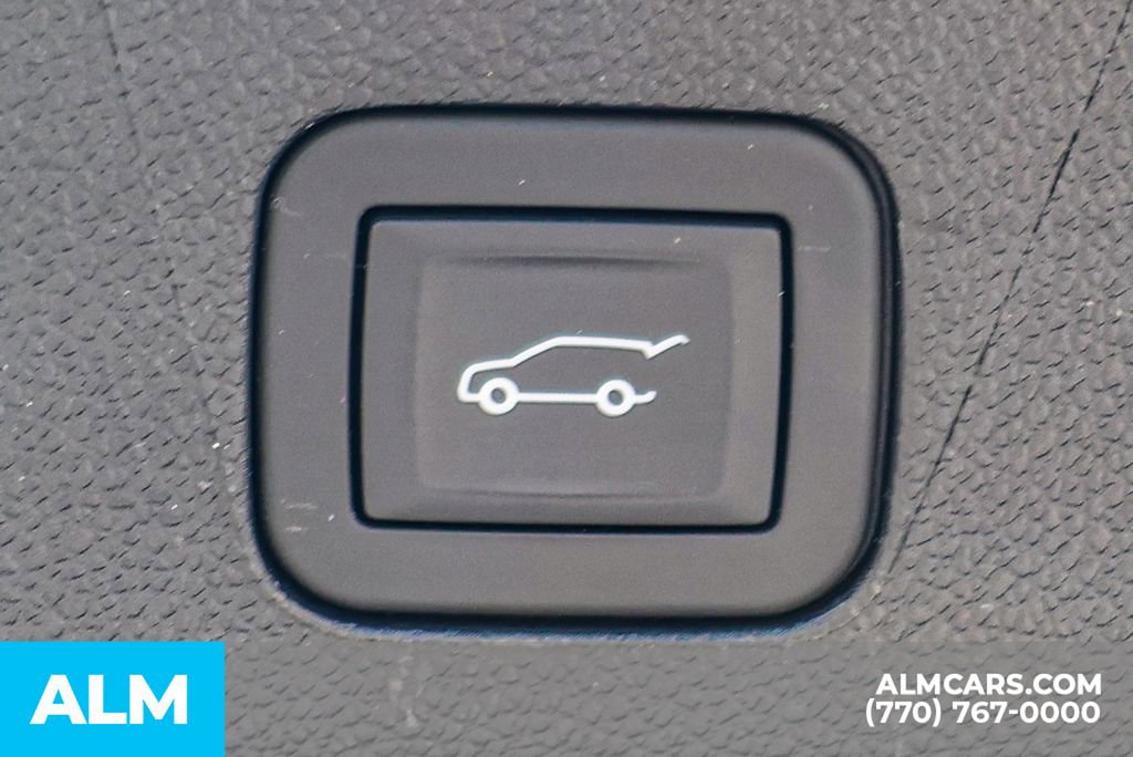 Used 2025 GMC Yukon XL Denali AWD/4WD image 27