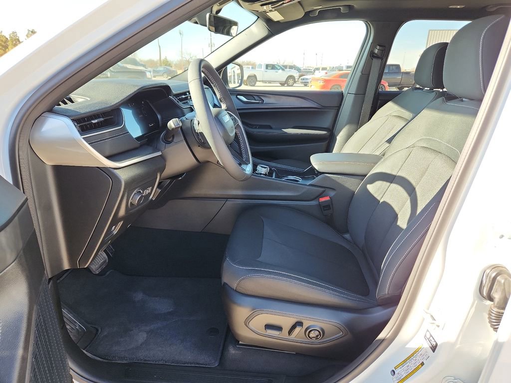 New 2025 Jeep Grand Cherokee L Laredo image 17