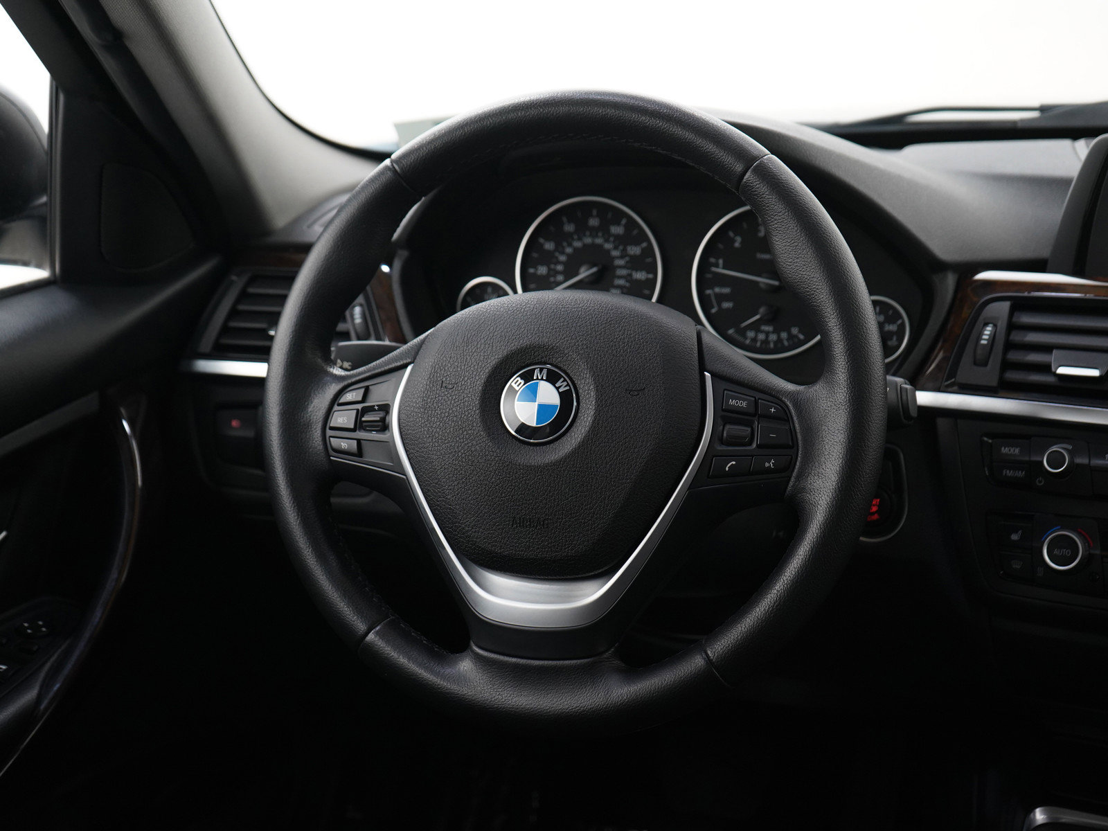 Used 2015 BMW 328i xDrive Sedan AWD/4WD image 14