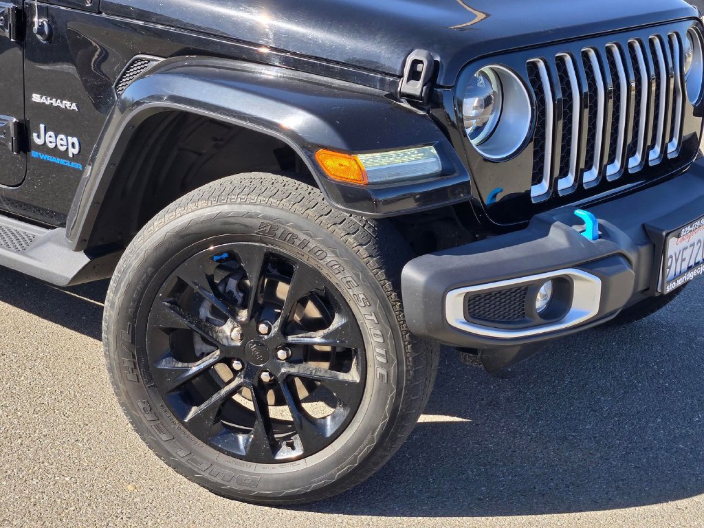 Used 2023 Jeep Wrangler Unlimited Sahara w/ Cold Weather Group AWD/4WD image 9
