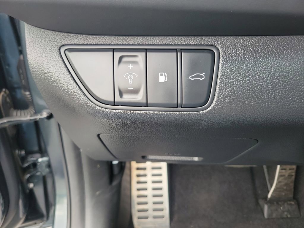 Used 2023 Genesis G70 2.0T w/ Sport Prestige Package image 22