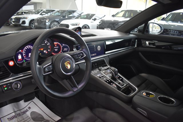 Used 2022 Porsche Panamera RWD image 12