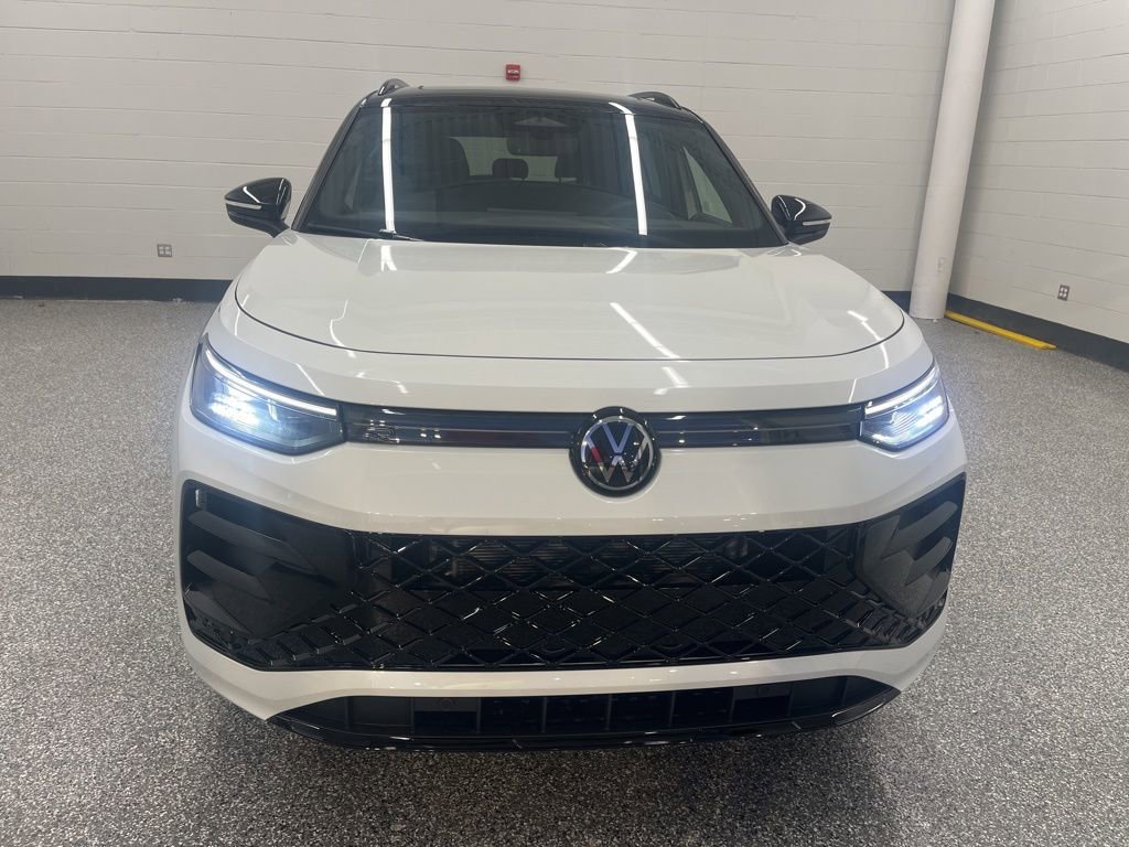 New 2026 Volkswagen Tiguan SE R-Line FWD image 9