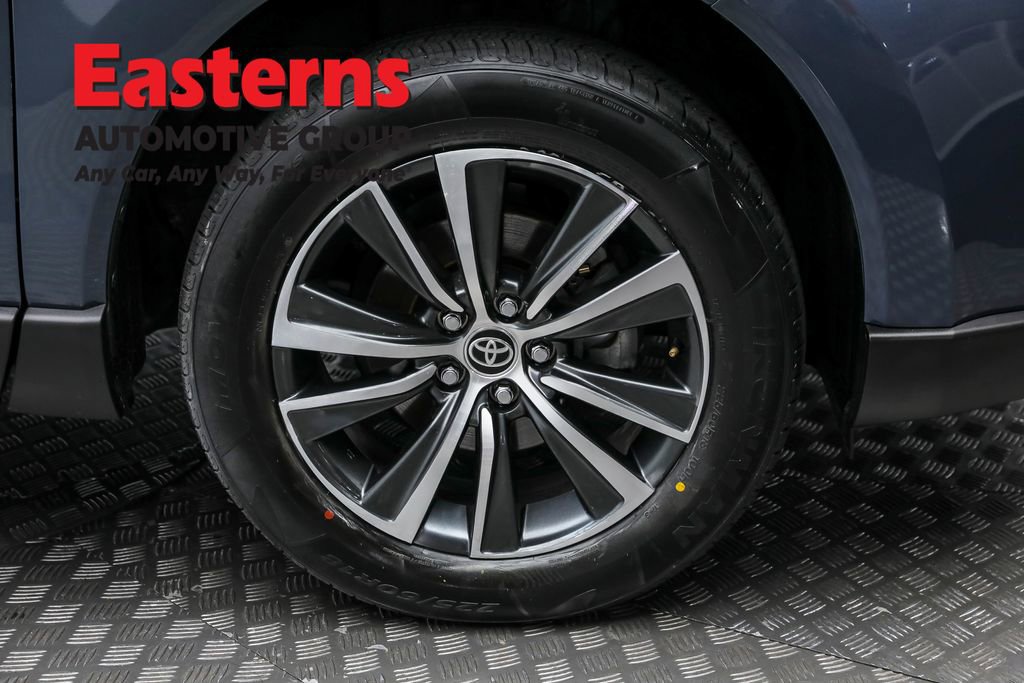 Used 2024 Toyota Venza LE image 29