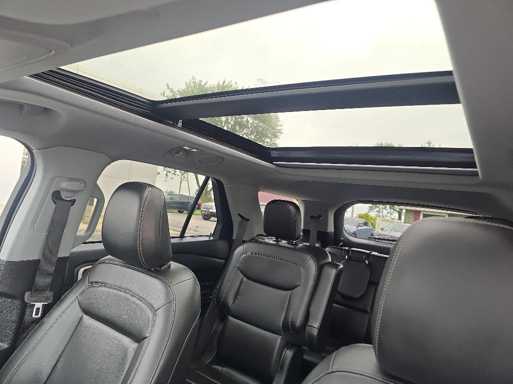 Used 2021 Ford Explorer XLT w/ Equipment Group 202A AWD/4WD image 20