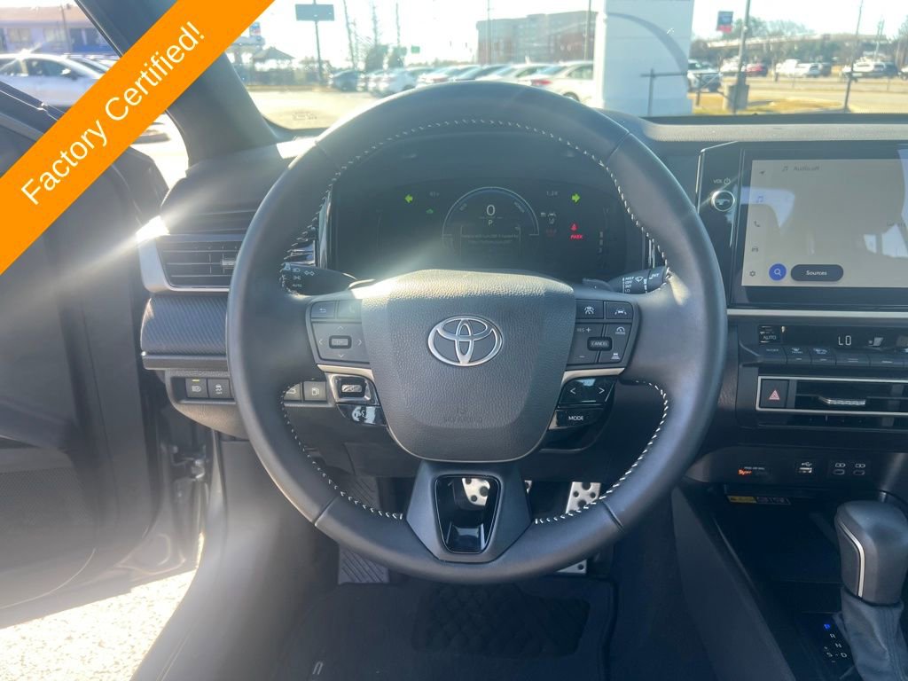 Used 2025 Toyota Camry SE image 16