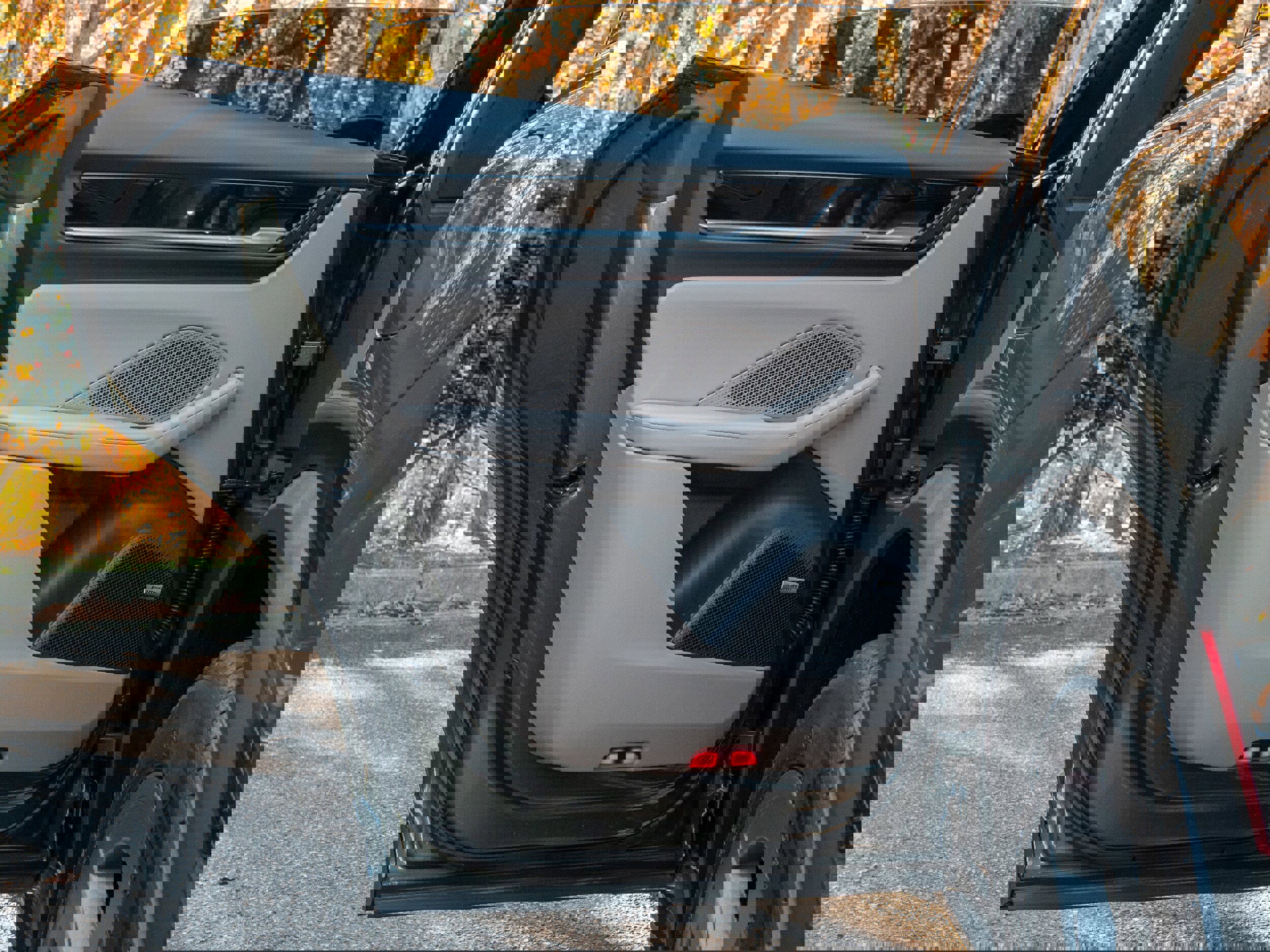 Certified 2025 Porsche Macan Electric image 32