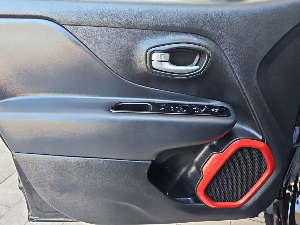 Used 2023 Jeep Renegade Trailhawk image 24