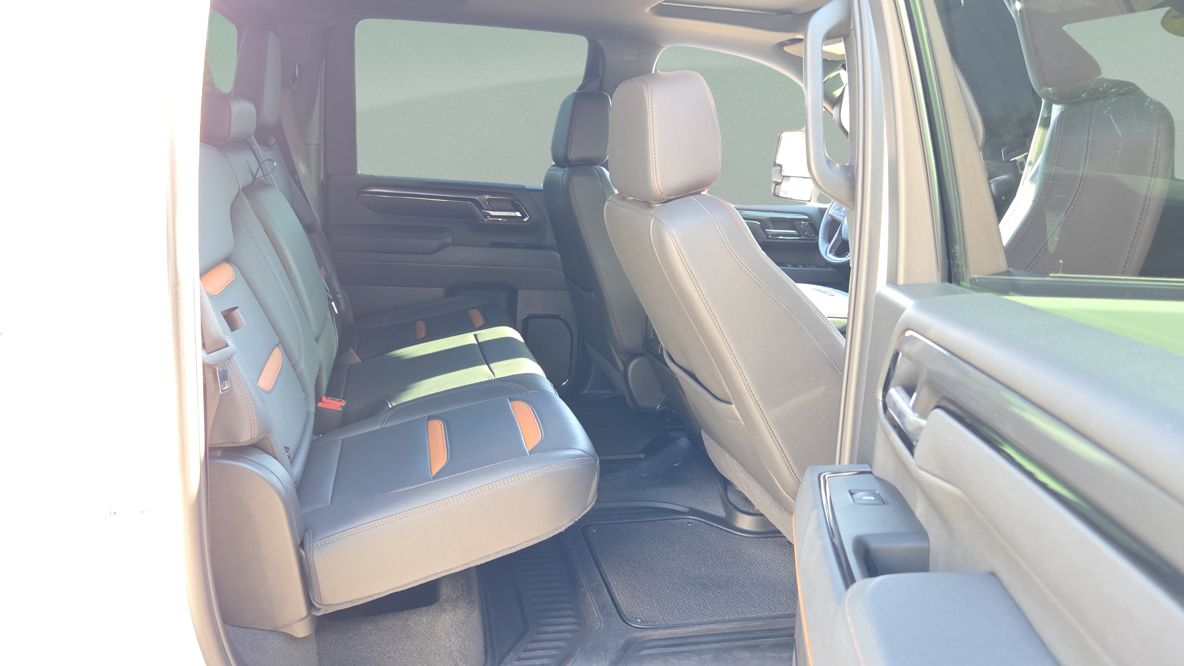 Used 2025 GMC Sierra 2500 AT4 w/ AT4 Premium Plus Package AWD/4WD image 14