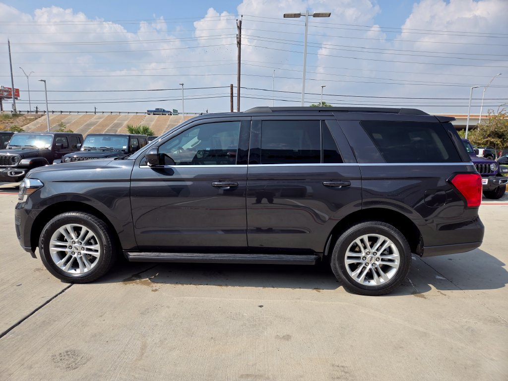 Used 2024 Ford Expedition XLT RWD image 5