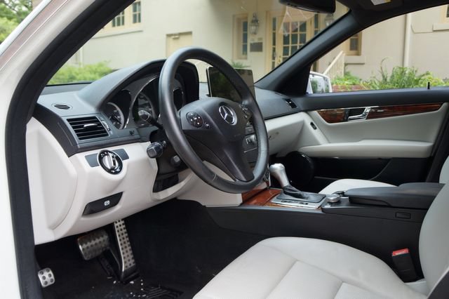 Used 2010 Mercedes-Benz C 300 Sedan image 8