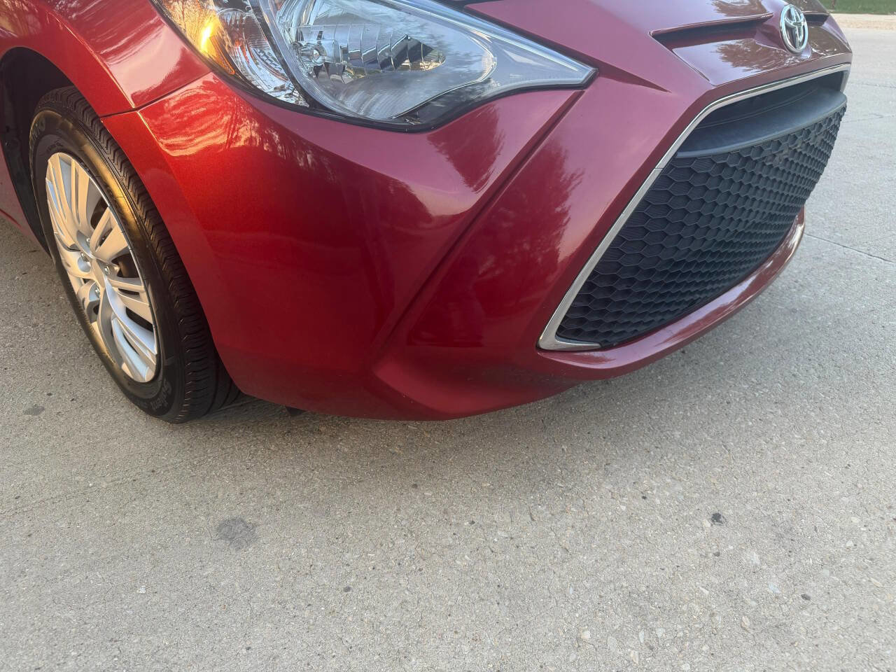 Used 2019 Toyota Yaris L FWD image 15
