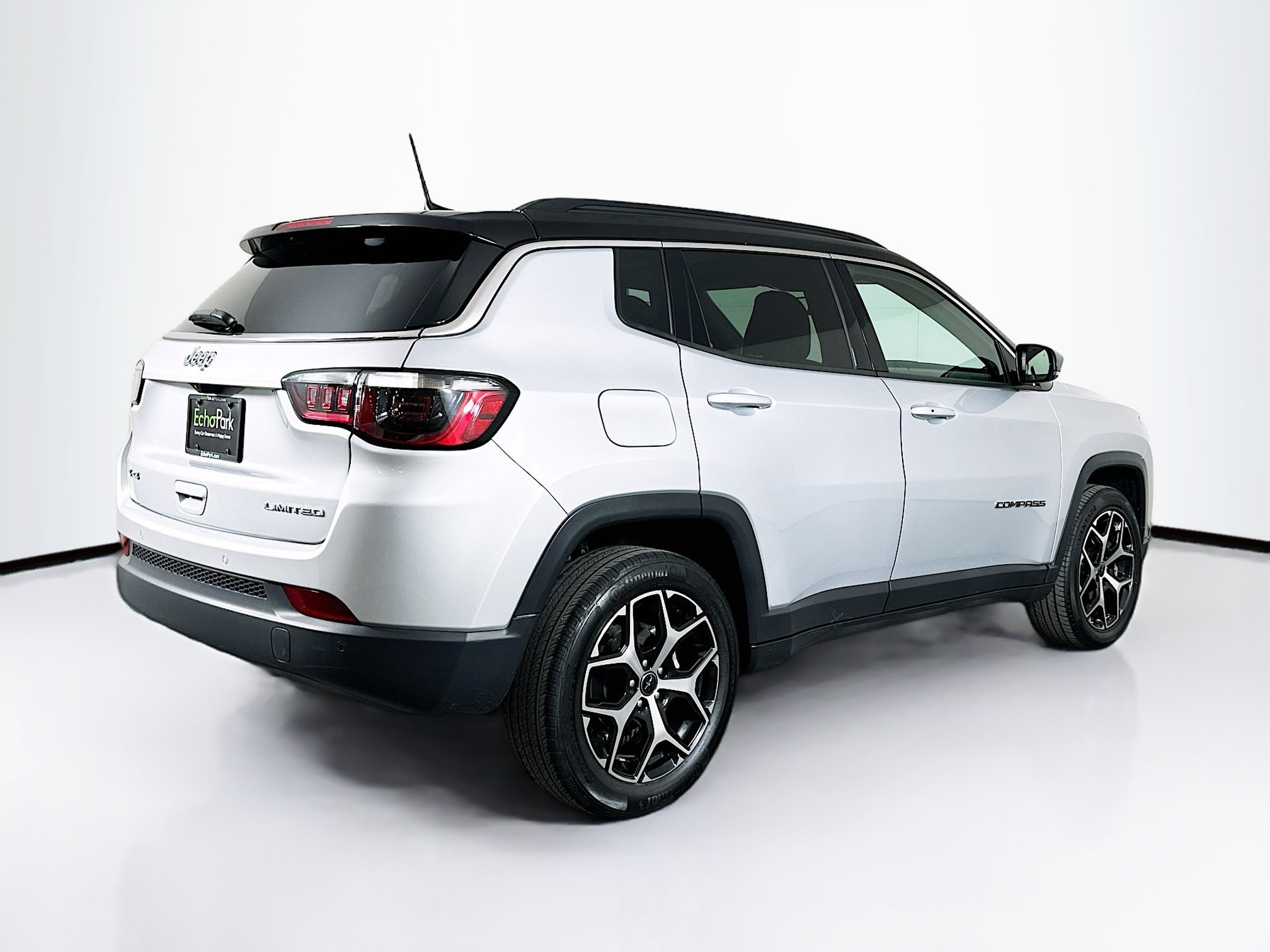 Used 2025 Jeep Compass Limited image 9