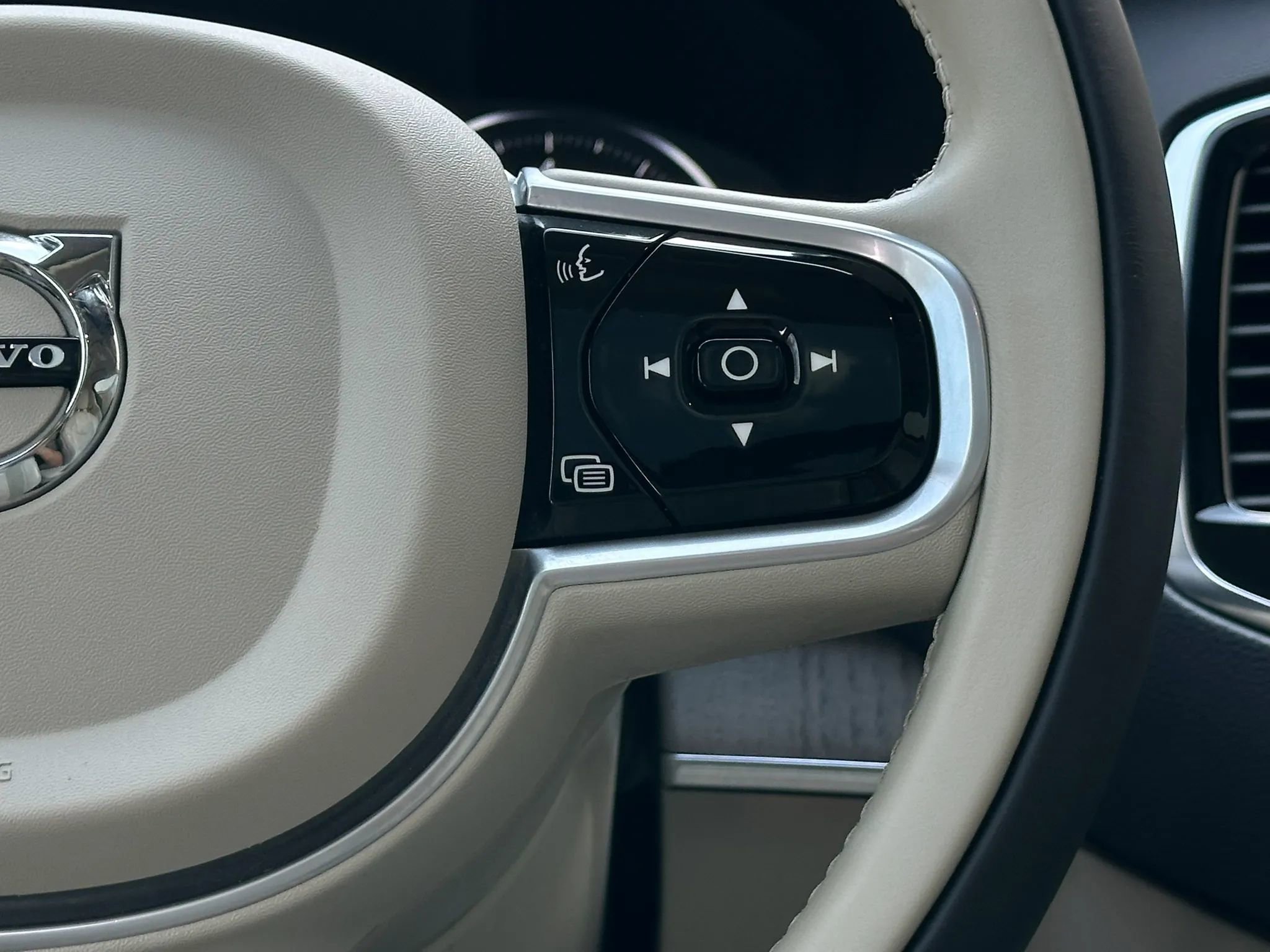 Used 2022 Volvo XC90 T6 Inscription w/ Advanced Package AWD/4WD image 35