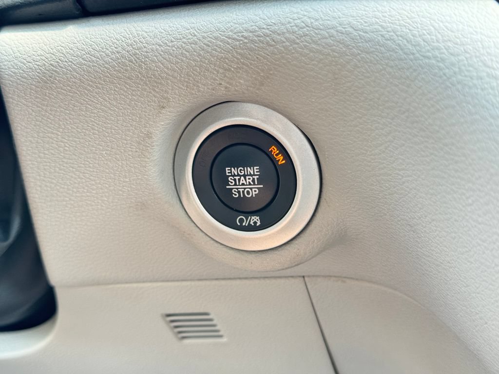 Used 2024 Chrysler Pacifica Touring-L FWD image 26