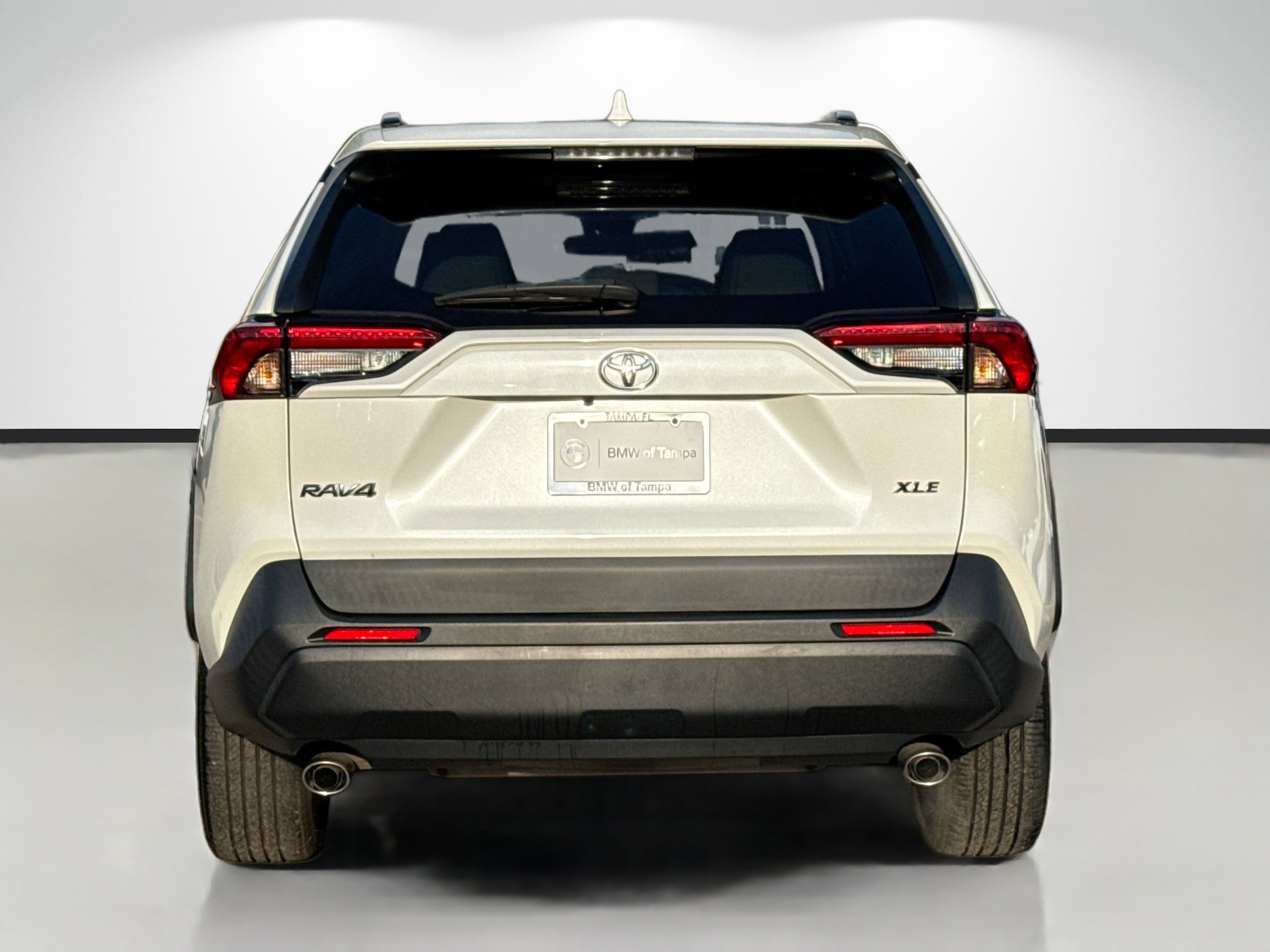 Used 2021 Toyota RAV4 XLE Premium image 4