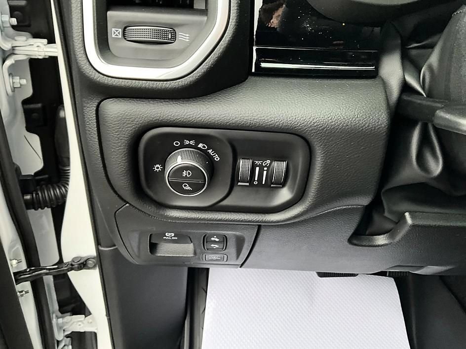 New 2026 RAM 1500 Laramie w/ Night Edition AWD/4WD image 16