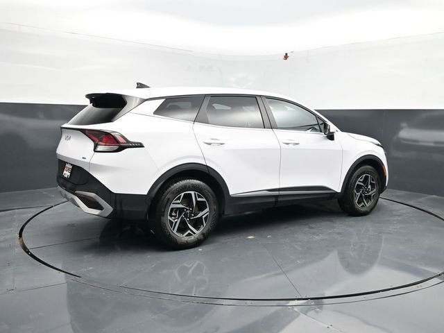 Used 2025 Kia Sportage LX image 9
