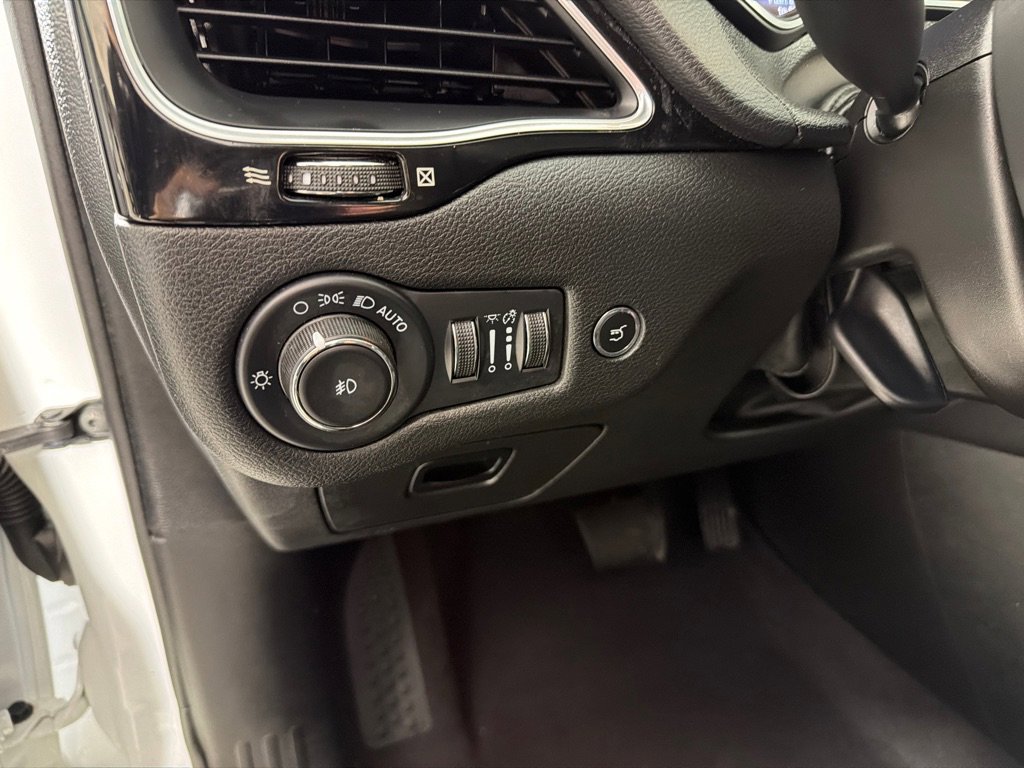 Used 2023 Jeep Cherokee Altitude Lux image 13