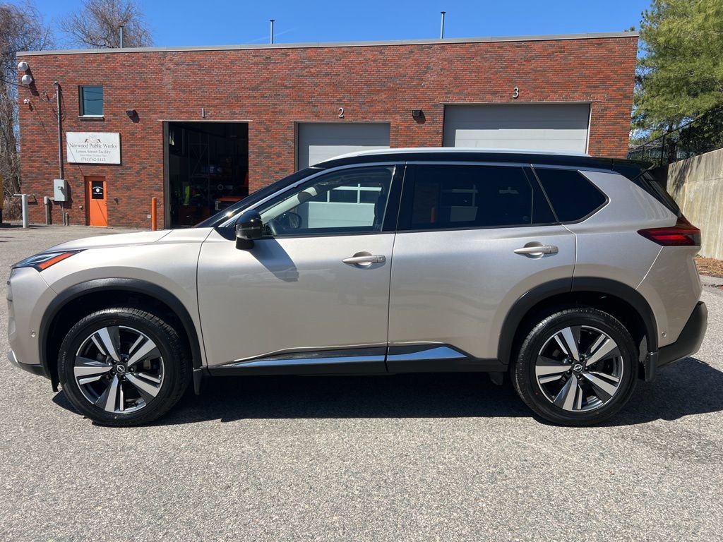 Used 2022 Nissan Rogue Platinum w/ Head-Up Display Package image 2