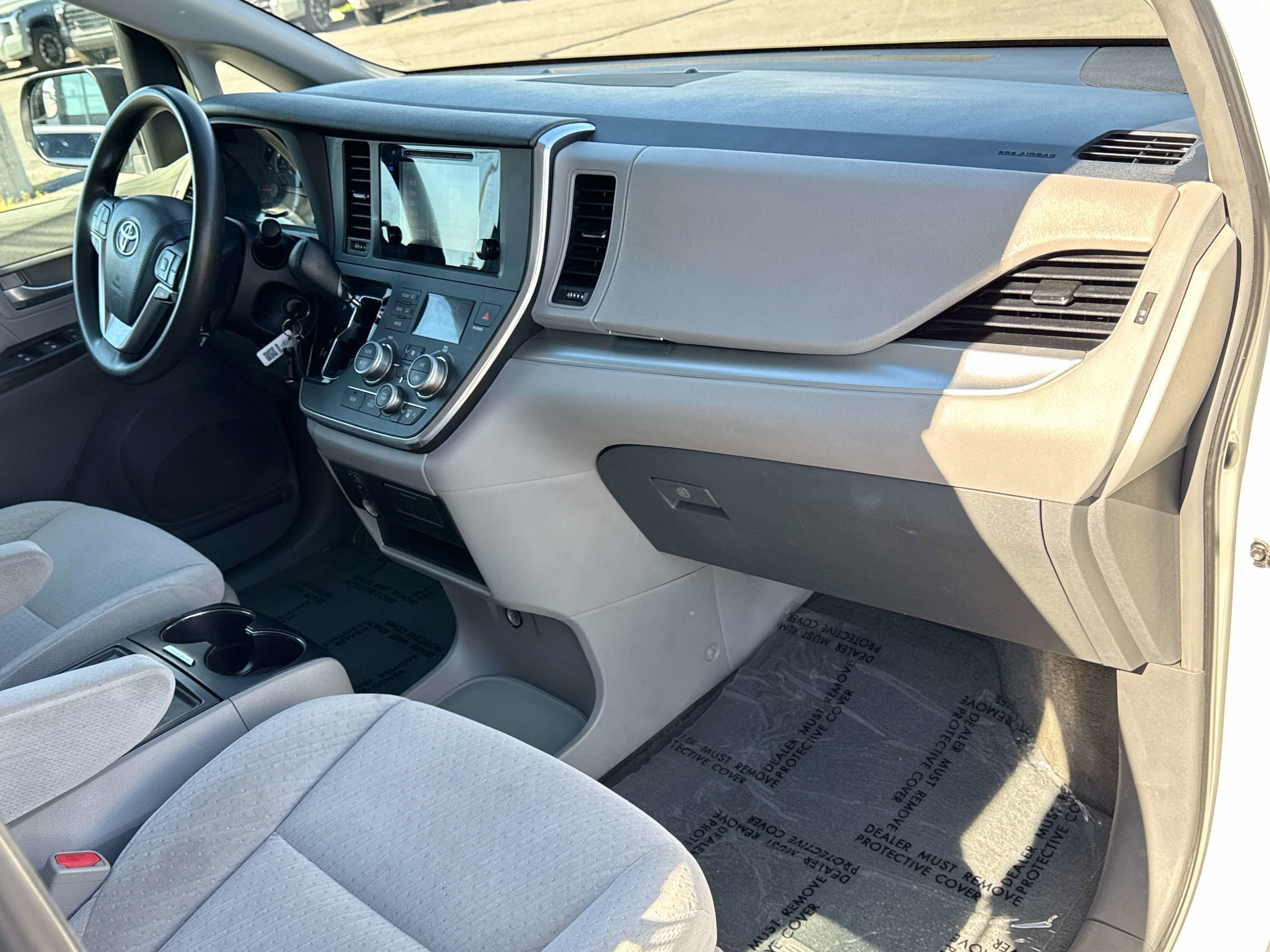 Used 2015 Toyota Sienna LE image 18