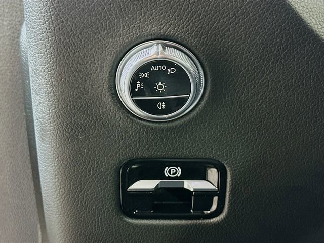 Used 2023 Mercedes-Benz GLC 300 4MATIC image 11