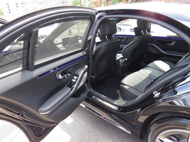 Used 2022 Mercedes-Benz S 500 4MATIC w/ AMG Line Package image 21