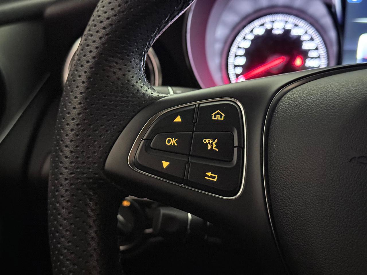 Used 2019 Mercedes-Benz GLC 300 4MATIC w/ Premium Package image 37