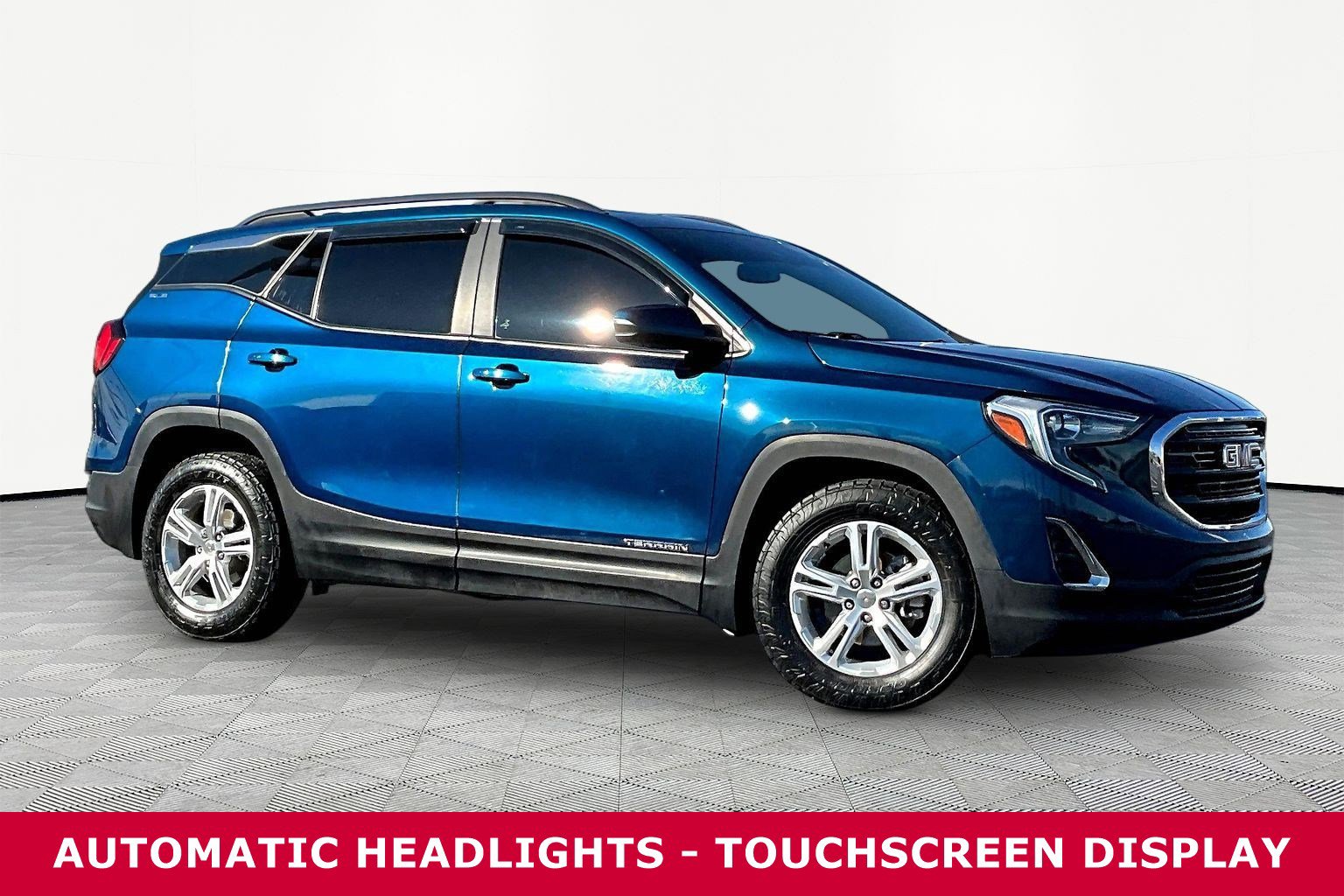 Used 2021 GMC Terrain SLE w/ Driver Convenience Package image 3