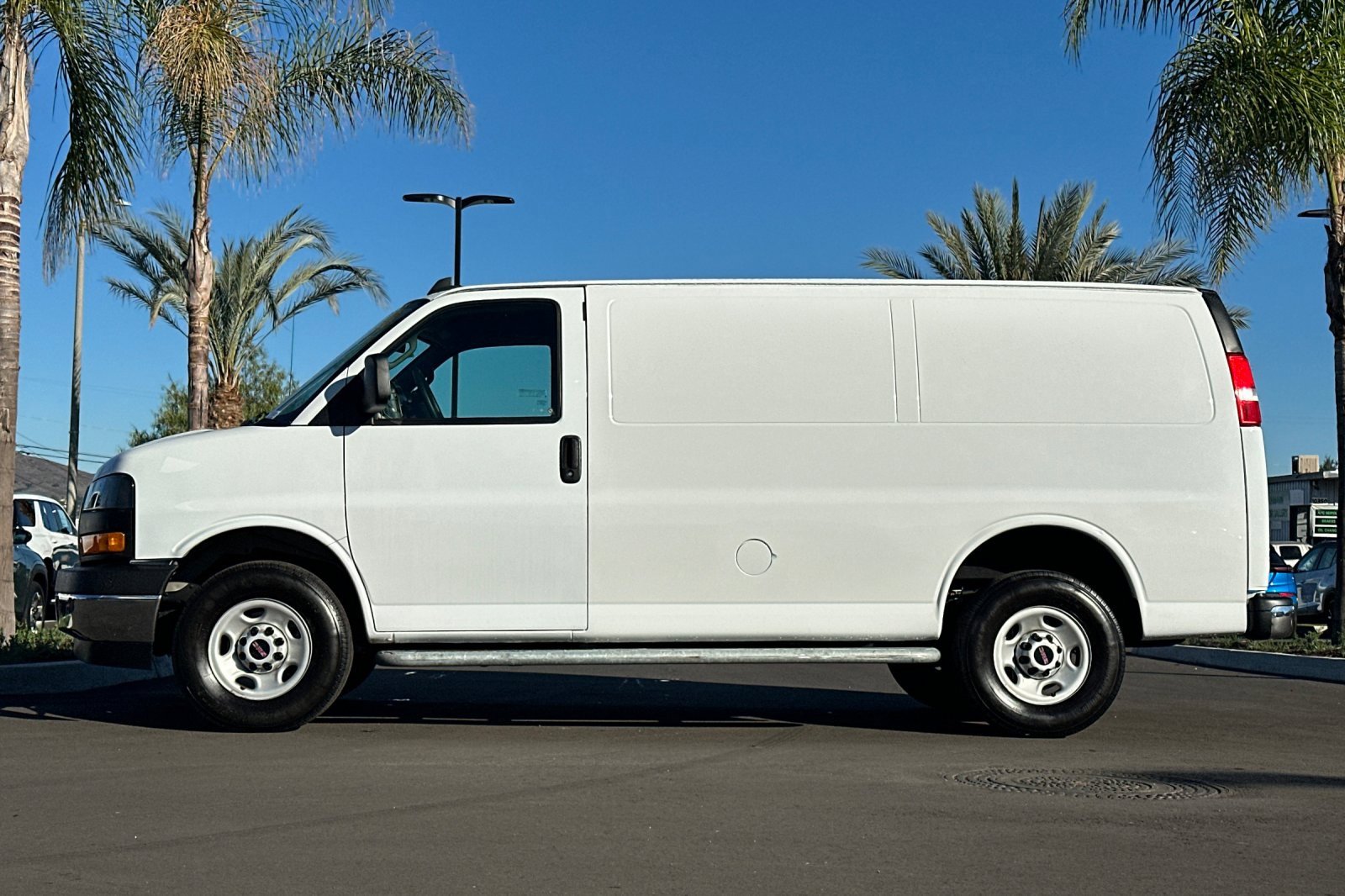 Used 2023 GMC Savana 2500 w/ Driver Convenience Package image 7