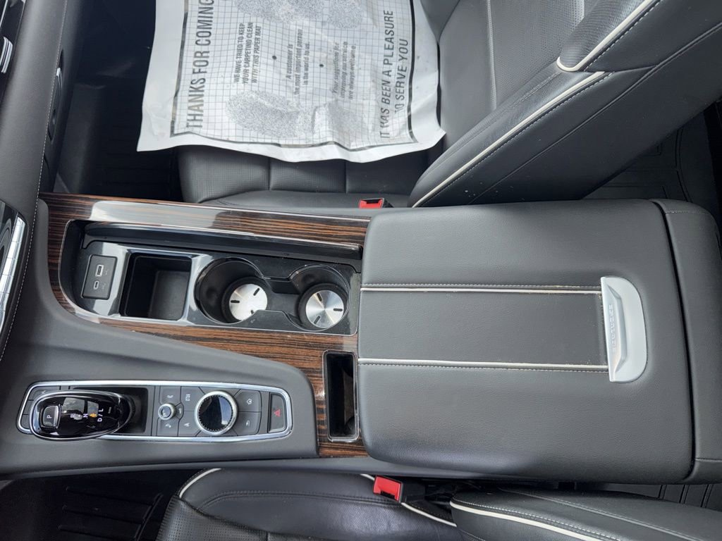 Used 2023 Cadillac Escalade Premium Luxury image 11