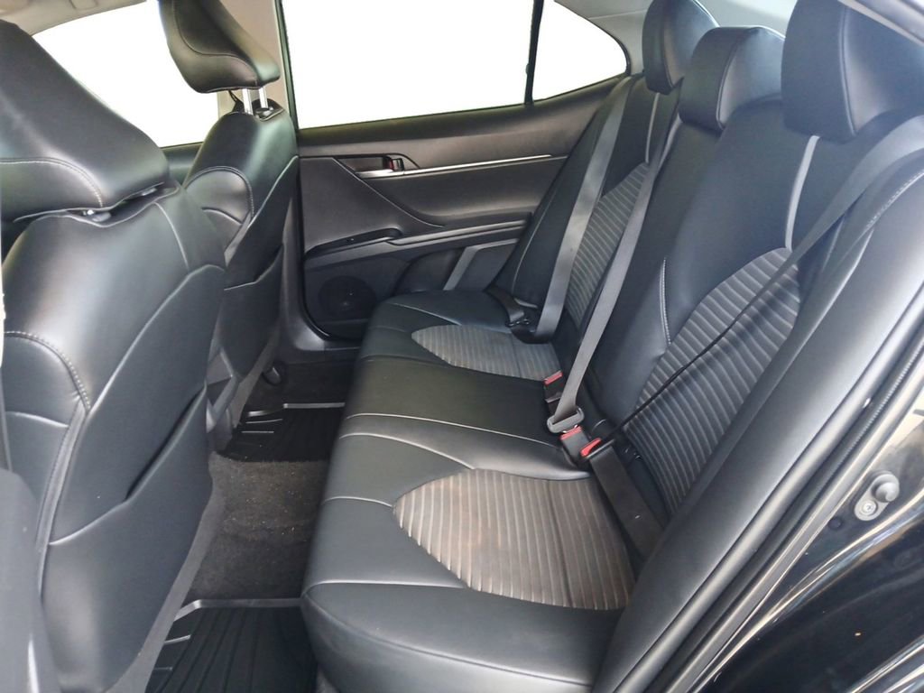 Used 2020 Toyota Camry SE FWD image 13