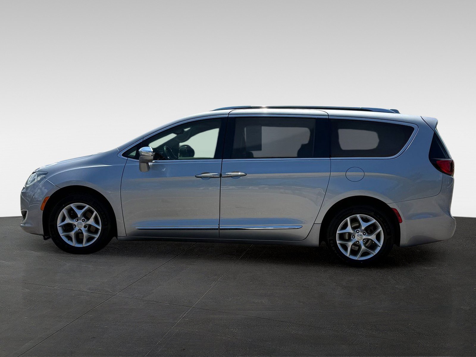 Used 2020 Chrysler Pacifica Limited FWD image 8