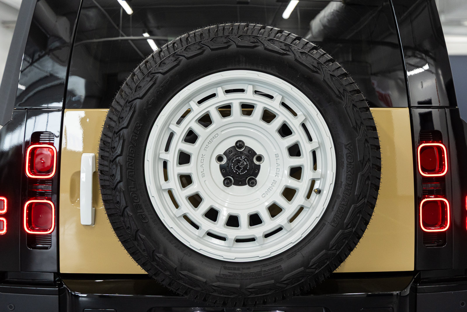 Used 2025 Land Rover Defender 90 S AWD/4WD image 28