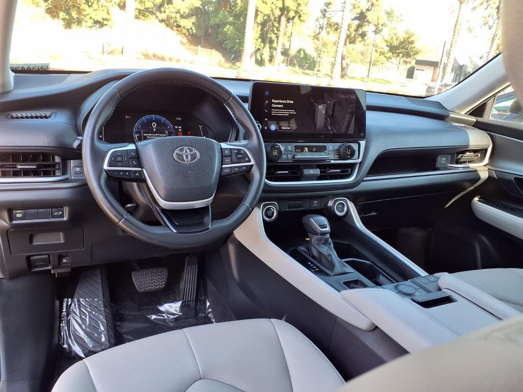 Used 2024 Toyota Grand Highlander AWD image 14